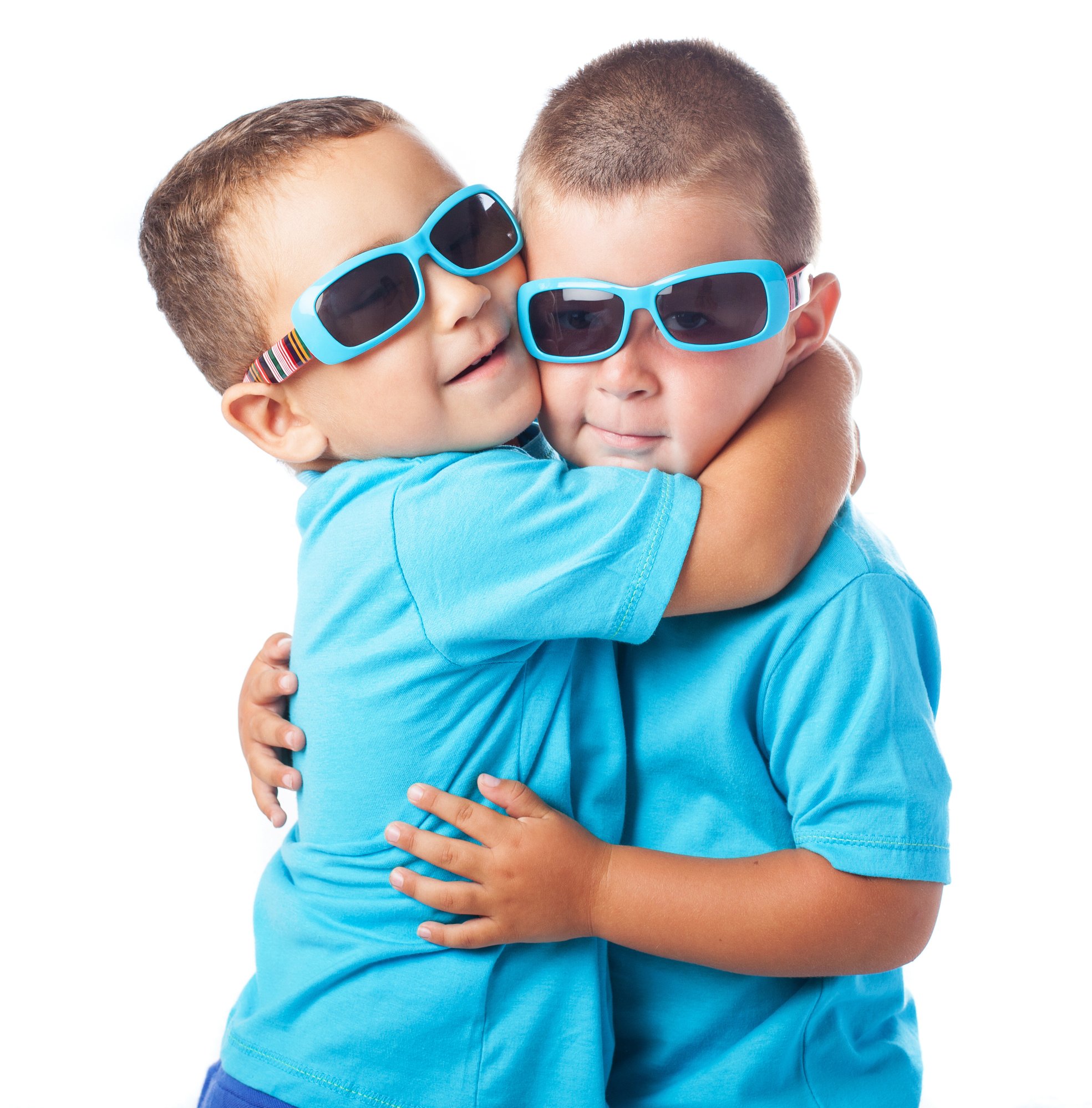 adorable-twins-wearing-same-clothes